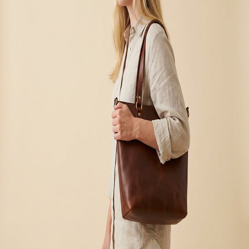SORAVEA Hedda Tote, chocolate Tote, scale reference